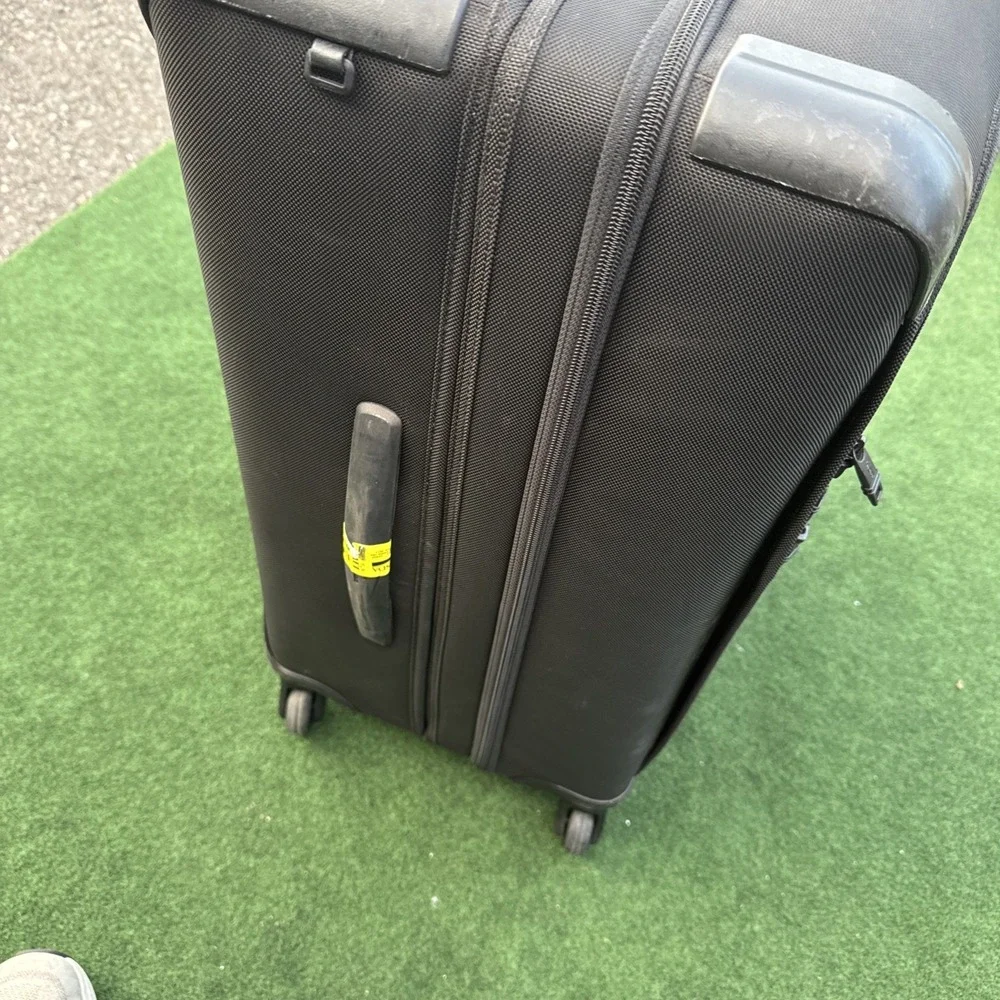 TUMI Alpha 2 Expandable 4 Wheel Carry On Black Ballistic Nylon Spinner Travel